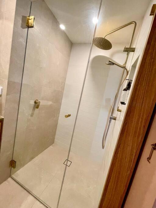 Chic Beachside Getaway 2Br 2Bath Fully Equipped Apartment Gold Coast Exterior photo