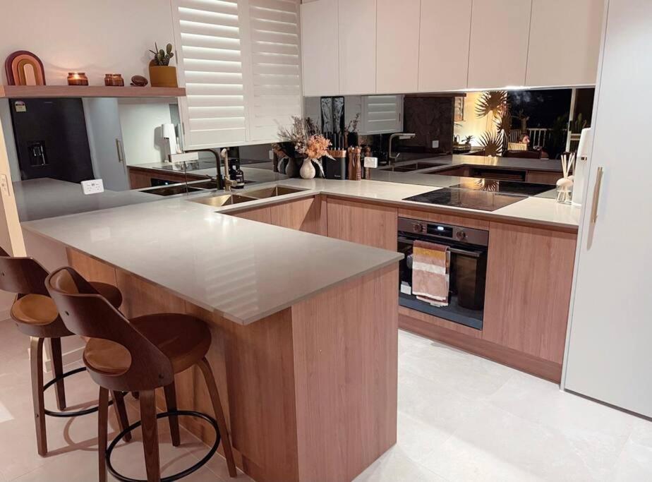 Chic Beachside Getaway 2Br 2Bath Fully Equipped Apartment Gold Coast Exterior photo