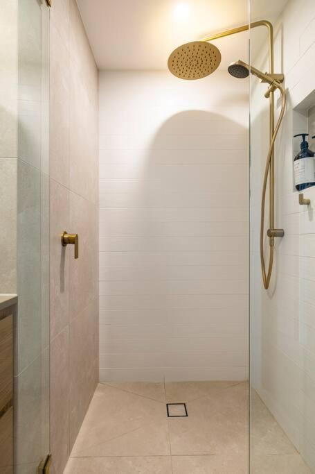 Chic Beachside Getaway 2Br 2Bath Fully Equipped Apartment Gold Coast Exterior photo